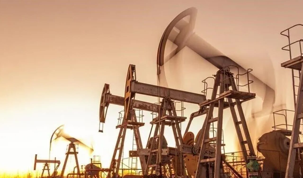 ABD, Orta Doğu’daki arz kesintileri nedeniyle petrol fiyatı tahminlerini yükseltti